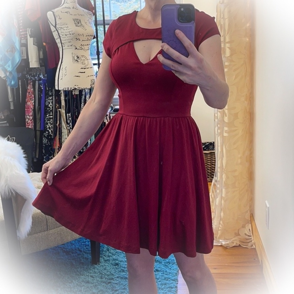 Beautiful Red Keyhole Guess Mini Dress Cap Sleeves